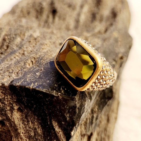 Lia Sophia VISIONAIRE Green Crystalin Matte Gold Tone Ring - Sz 8 - Picture 7 of 11